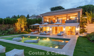 Villa de lujo elegantemente renovada y lista para entrar a vivir en el corazón del Valle del Golf de Nueva Andalucía, Marbella 783212 