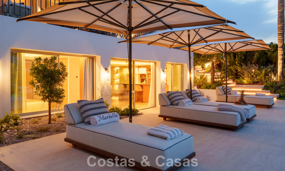 Villa de lujo elegantemente renovada y lista para entrar a vivir en el corazón del Valle del Golf de Nueva Andalucía, Marbella 783214