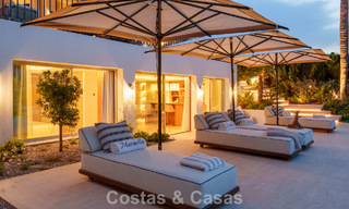 Villa de lujo elegantemente renovada y lista para entrar a vivir en el corazón del Valle del Golf de Nueva Andalucía, Marbella 783214 