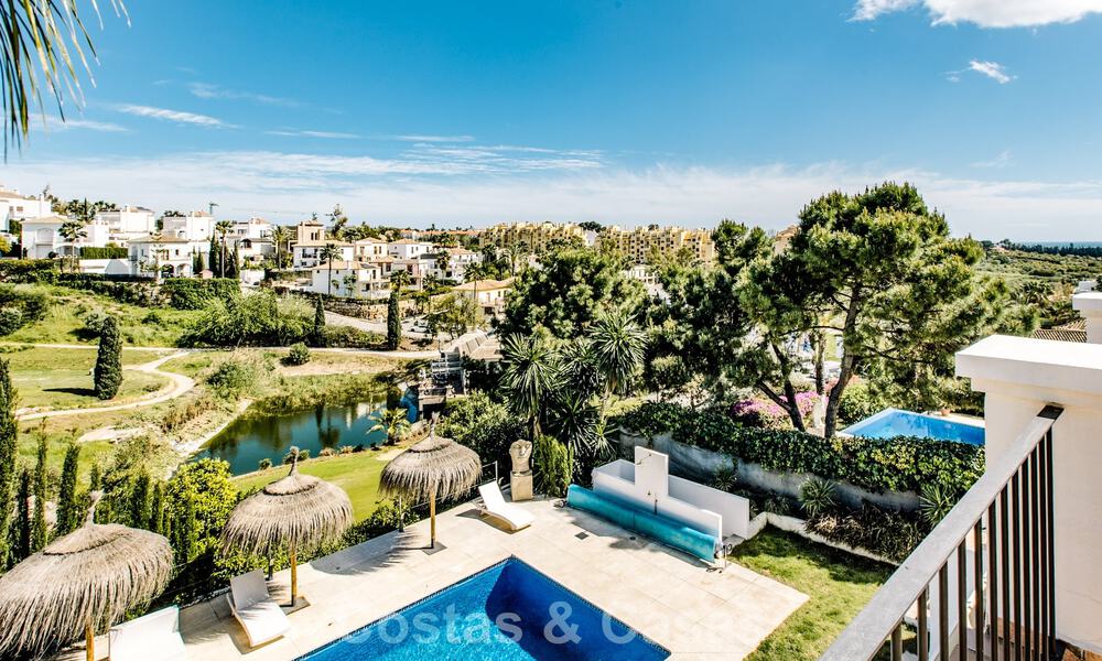 Villa mediterránea lista para entrar a vivir en un complejo de golf cerrado en la Nueva Milla de Oro, entre Marbella y Estepona 782147