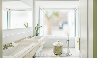 Villa mediterránea lista para entrar a vivir en un complejo de golf cerrado en la Nueva Milla de Oro, entre Marbella y Estepona 782170 