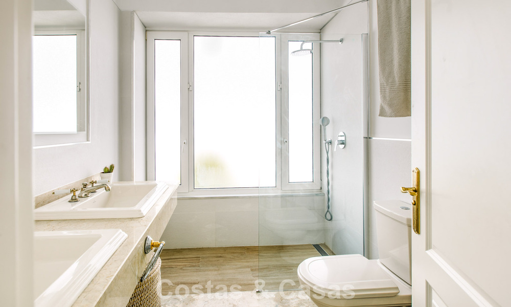 Villa mediterránea lista para entrar a vivir en un complejo de golf cerrado en la Nueva Milla de Oro, entre Marbella y Estepona 782173