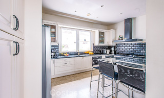 Villa mediterránea lista para entrar a vivir en un complejo de golf cerrado en la Nueva Milla de Oro, entre Marbella y Estepona 782175 