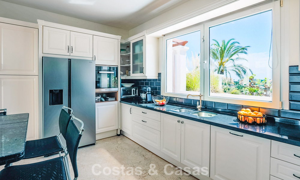 Villa mediterránea lista para entrar a vivir en un complejo de golf cerrado en la Nueva Milla de Oro, entre Marbella y Estepona 782176