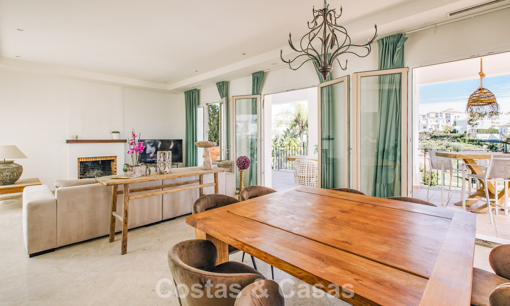 Villa mediterránea lista para entrar a vivir en un complejo de golf cerrado en la Nueva Milla de Oro, entre Marbella y Estepona 782183