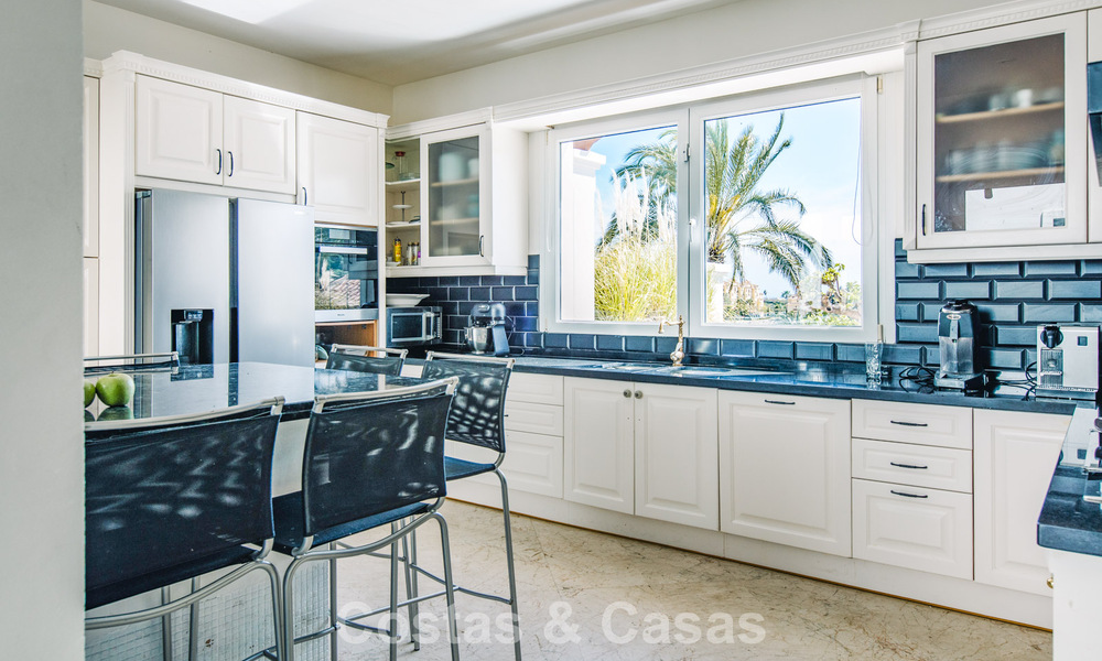 Villa mediterránea lista para entrar a vivir en un complejo de golf cerrado en la Nueva Milla de Oro, entre Marbella y Estepona 782186