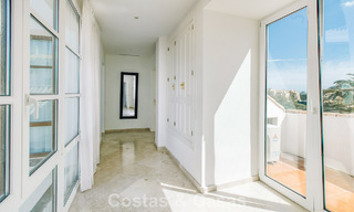 Villa mediterránea lista para entrar a vivir en un complejo de golf cerrado en la Nueva Milla de Oro, entre Marbella y Estepona 782187 
