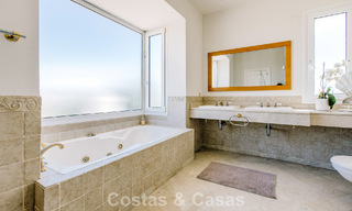 Villa mediterránea lista para entrar a vivir en un complejo de golf cerrado en la Nueva Milla de Oro, entre Marbella y Estepona 782190 