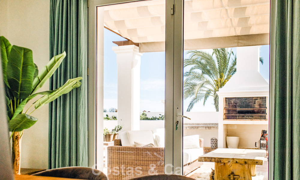 Villa mediterránea lista para entrar a vivir en un complejo de golf cerrado en la Nueva Milla de Oro, entre Marbella y Estepona 782195