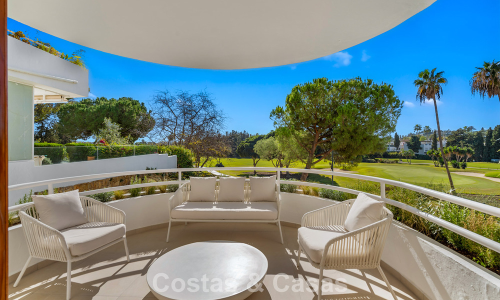 Apartamento de 3 dormitorios listo para entrar a vivir en un complejo en primera línea de golf en Nueva Andalucía, Marbella 782263