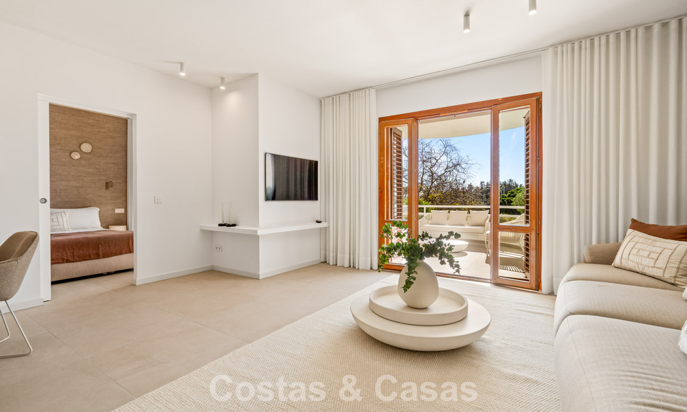 Apartamento de 3 dormitorios listo para entrar a vivir en un complejo en primera línea de golf en Nueva Andalucía, Marbella 782267