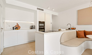 Apartamento de 3 dormitorios listo para entrar a vivir en un complejo en primera línea de golf en Nueva Andalucía, Marbella 782268 