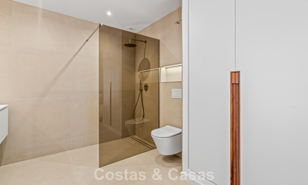 Apartamento de 3 dormitorios listo para entrar a vivir en un complejo en primera línea de golf en Nueva Andalucía, Marbella 782271