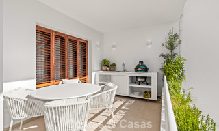 Apartamento de 3 dormitorios listo para entrar a vivir en un complejo en primera línea de golf en Nueva Andalucía, Marbella 782274 