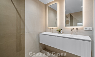 Apartamento de 3 dormitorios listo para entrar a vivir en un complejo en primera línea de golf en Nueva Andalucía, Marbella 782276 