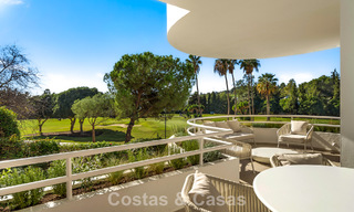 Apartamento de 3 dormitorios listo para entrar a vivir en un complejo en primera línea de golf en Nueva Andalucía, Marbella 782283 
