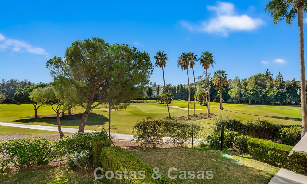 Apartamento de 3 dormitorios listo para entrar a vivir en un complejo en primera línea de golf en Nueva Andalucía, Marbella 782284