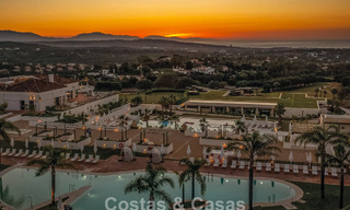 Nueva villa de lujo de alta gama con vistas al golf y al mar en venta en La Reserva Club, Sotogrande, Costa del Sol 782022 