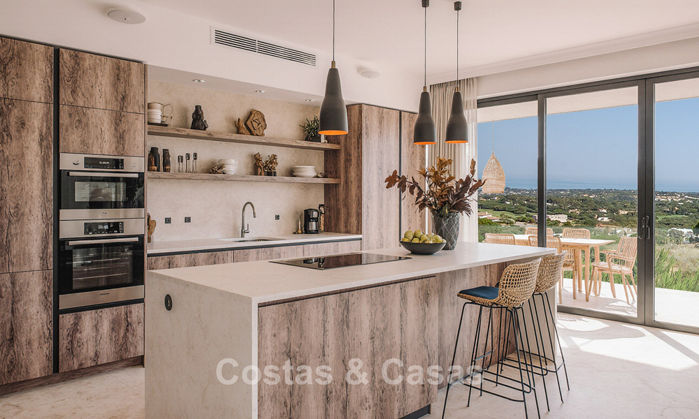 Nueva villa de lujo de alta gama con vistas al golf y al mar en venta en La Reserva Club, Sotogrande, Costa del Sol 782024
