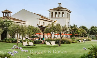 Nueva villa de lujo de alta gama con vistas al golf y al mar en venta en La Reserva Club, Sotogrande, Costa del Sol 782029 