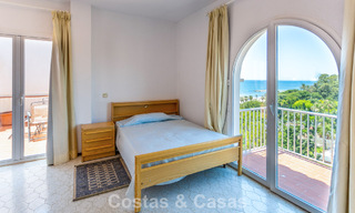 Ático dúplex con vistas al mar en venta en un complejo cerrado en primera línea de playa en Puerto Banús, Marbella 782254 