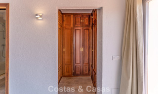 Ático dúplex con vistas al mar en venta en un complejo cerrado en primera línea de playa en Puerto Banús, Marbella 782255 