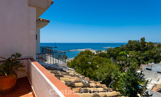 Ático dúplex con vistas al mar en venta en un complejo cerrado en primera línea de playa en Puerto Banús, Marbella 782262 