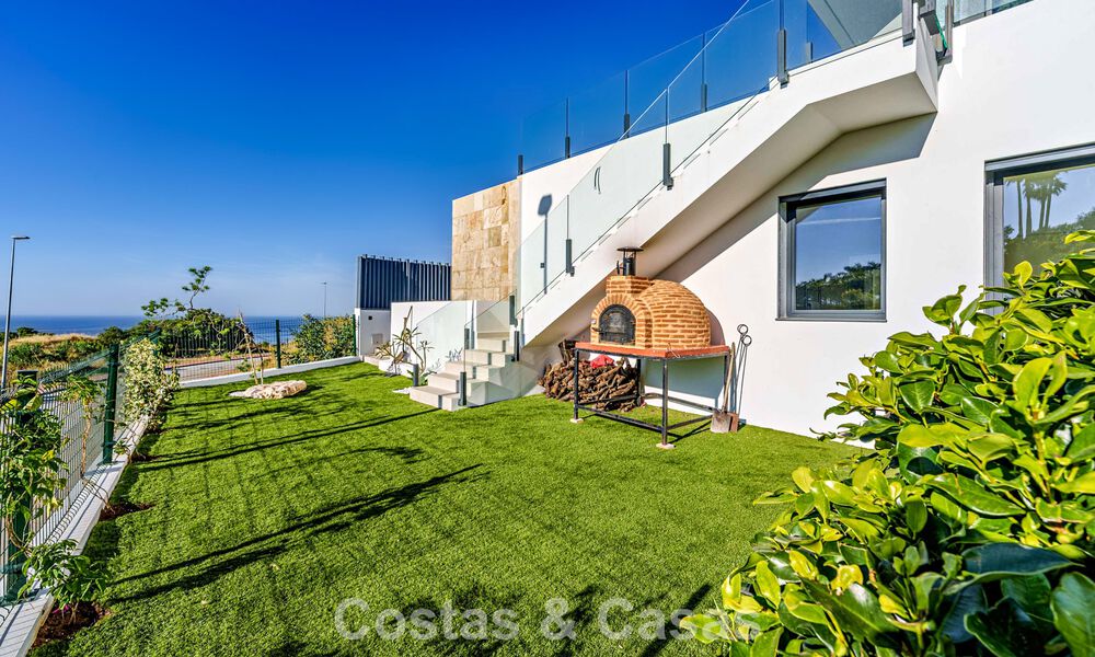 Villa lista para entrar a vivir con vistas al mar, en venta en una tranquila zona residencial de Benalmádena, Costa del Sol. 782325