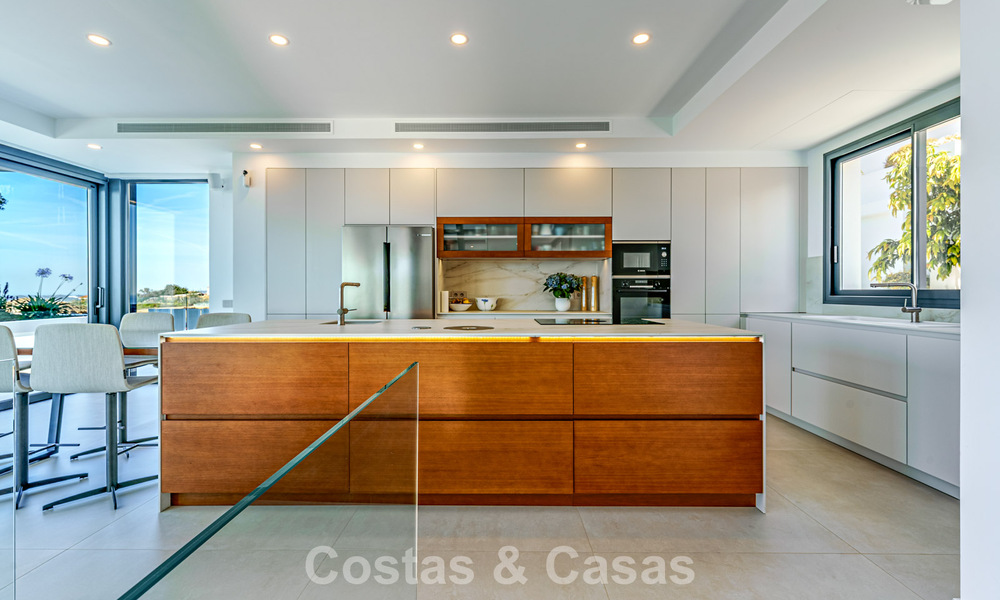 Villa lista para entrar a vivir con vistas al mar, en venta en una tranquila zona residencial de Benalmádena, Costa del Sol. 782329