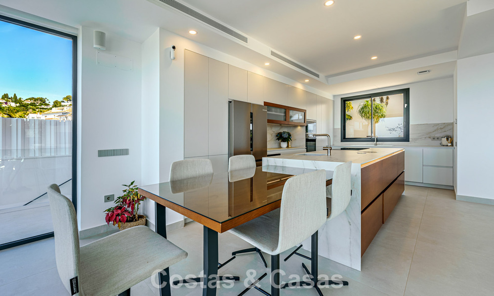 Villa lista para entrar a vivir con vistas al mar, en venta en una tranquila zona residencial de Benalmádena, Costa del Sol. 782330