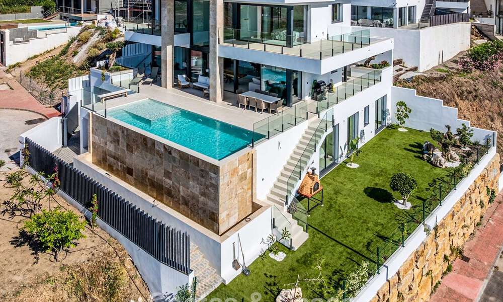 Villa lista para entrar a vivir con vistas al mar, en venta en una tranquila zona residencial de Benalmádena, Costa del Sol. 782361