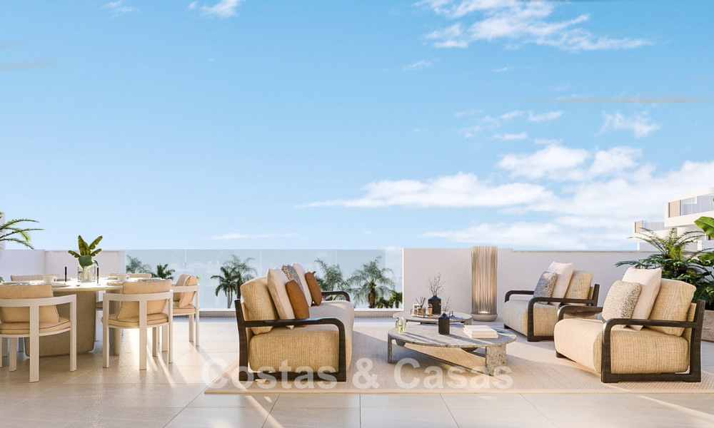 Elegantes apartamentos boutique en venta a un paso de la playa en Estepona Oeste 782598