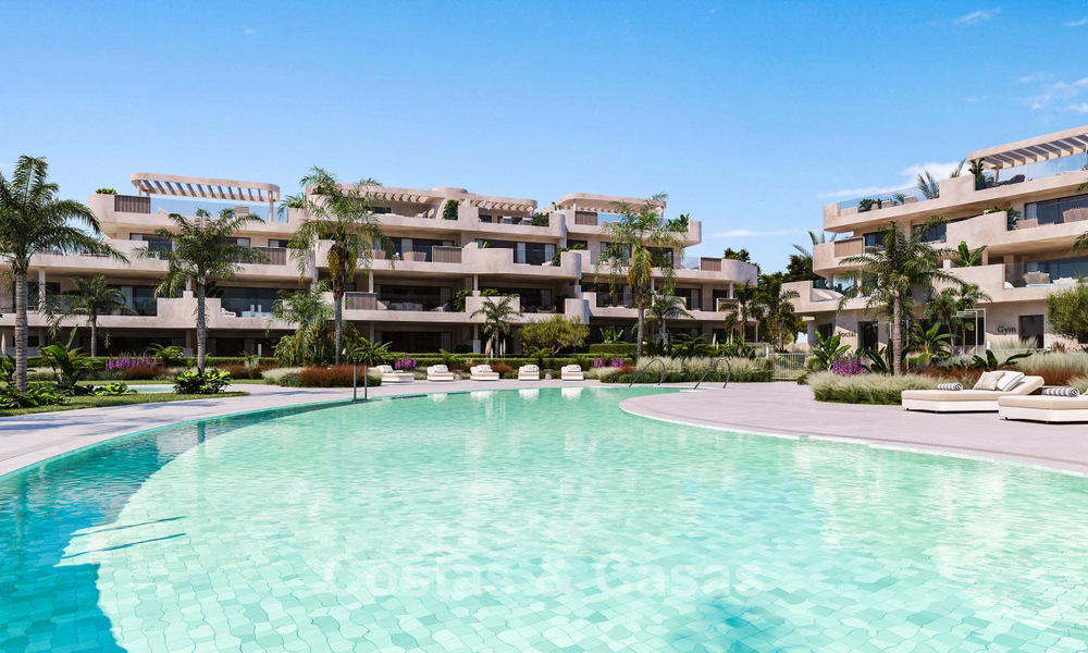 Elegantes apartamentos boutique en venta a un paso de la playa en Estepona Oeste 782603