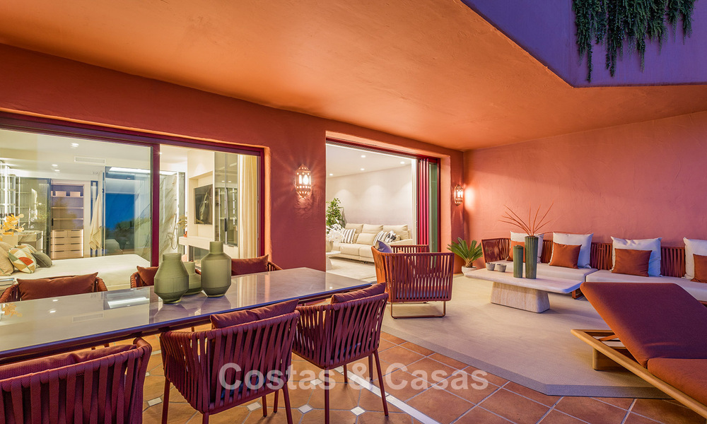 Apartamento reformado de alta calidad y vistas abiertas al mar en venta, en primera línea de playa entre Marbella y Estepona 783410