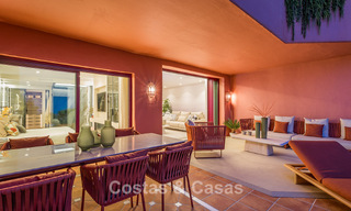 Apartamento reformado de alta calidad y vistas abiertas al mar en venta, en primera línea de playa entre Marbella y Estepona 783410 