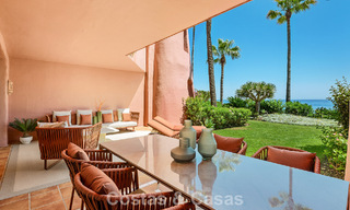 Apartamento reformado de alta calidad y vistas abiertas al mar en venta, en primera línea de playa entre Marbella y Estepona 783417 