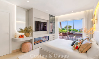 Apartamento reformado de alta calidad y vistas abiertas al mar en venta, en primera línea de playa entre Marbella y Estepona 783421 
