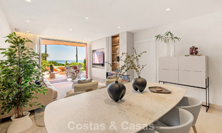 Apartamento reformado de alta calidad y vistas abiertas al mar en venta, en primera línea de playa entre Marbella y Estepona 783426 