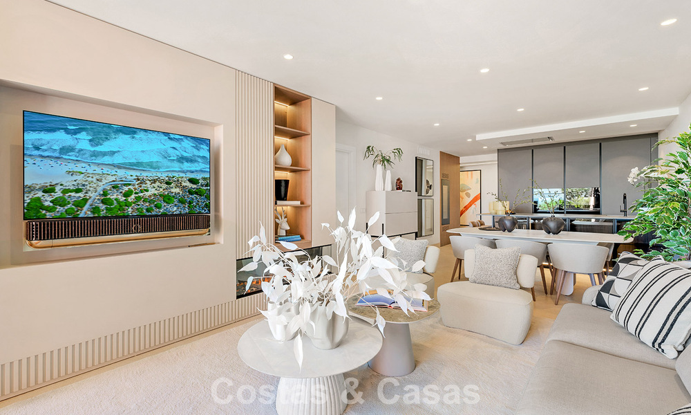 Apartamento reformado de alta calidad y vistas abiertas al mar en venta, en primera línea de playa entre Marbella y Estepona 783429