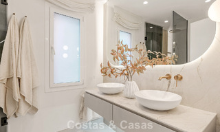 Apartamento reformado de alta calidad y vistas abiertas al mar en venta, en primera línea de playa entre Marbella y Estepona 783432 