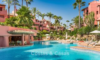 Apartamento reformado de alta calidad y vistas abiertas al mar en venta, en primera línea de playa entre Marbella y Estepona 783433 