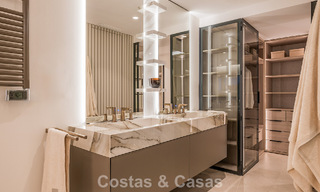 Apartamento reformado de alta calidad y vistas abiertas al mar en venta, en primera línea de playa entre Marbella y Estepona 783443 