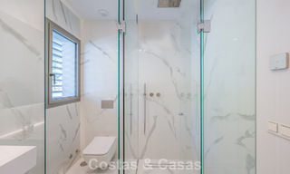 Sofisticado apartamento con vistas al mar en venta en un complejo boutique cerrado en las colinas de Marbella - Benahavis 783452 