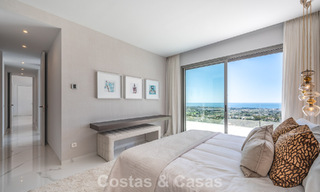 Sofisticado apartamento con vistas al mar en venta en un complejo boutique cerrado en las colinas de Marbella - Benahavis 783453 