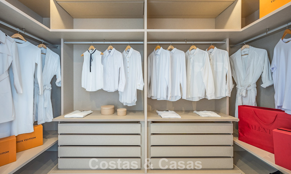 Sofisticado apartamento con vistas al mar en venta en un complejo boutique cerrado en las colinas de Marbella - Benahavis 783455