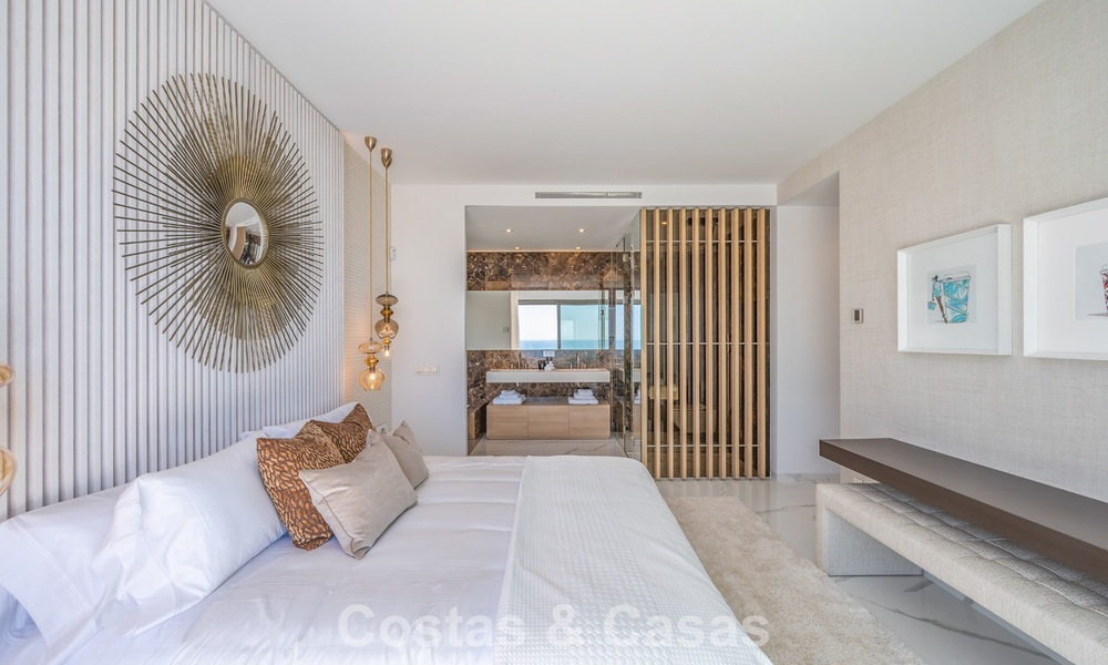 Sofisticado apartamento con vistas al mar en venta en un complejo boutique cerrado en las colinas de Marbella - Benahavis 783461