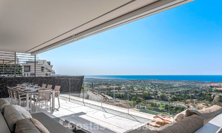 Sofisticado apartamento con vistas al mar en venta en un complejo boutique cerrado en las colinas de Marbella - Benahavis 783464 