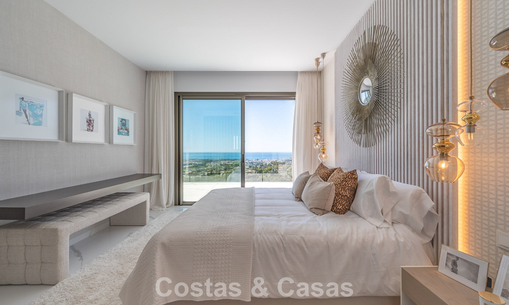 Sofisticado apartamento con vistas al mar en venta en un complejo boutique cerrado en las colinas de Marbella - Benahavis 783466