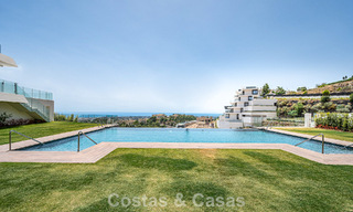 Sofisticado apartamento con vistas al mar en venta en un complejo boutique cerrado en las colinas de Marbella - Benahavis 783473 