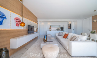 Sofisticado apartamento con vistas al mar en venta en un complejo boutique cerrado en las colinas de Marbella - Benahavis 783475 